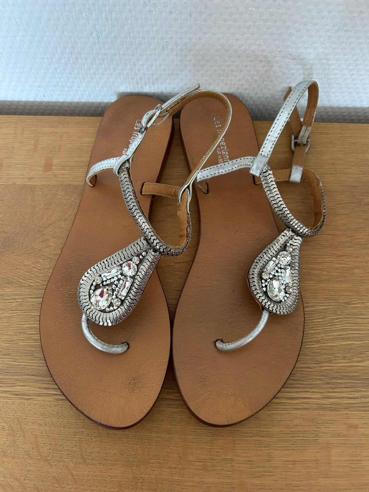 Zilveren lederen sandalen Les Tropeziennes maat 39, Enlèvement ou Envoi, Autres couleurs, Comme neuf, Sandales et Mûles