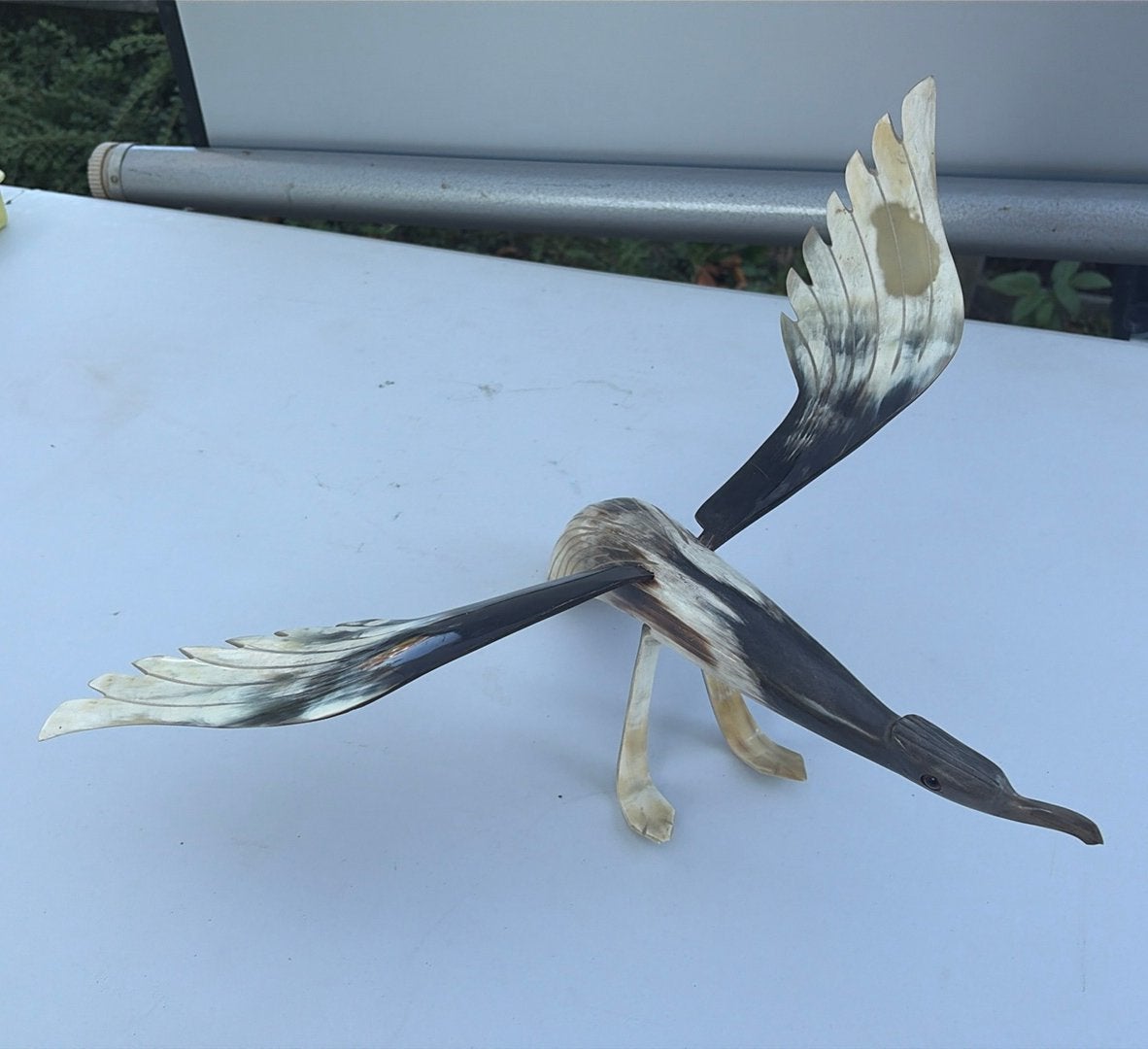 Sculptuur vogel in koehoorn, Ophalen