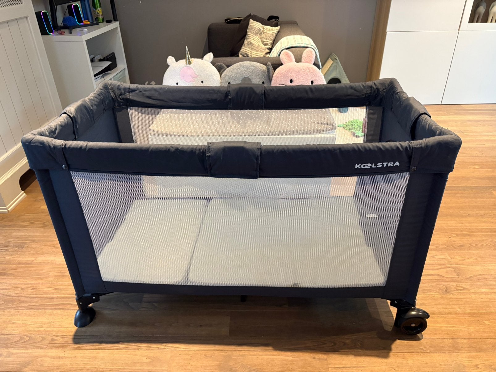Reisbed koelstra + matras, Ophalen, Gebruikt, Reisbedje