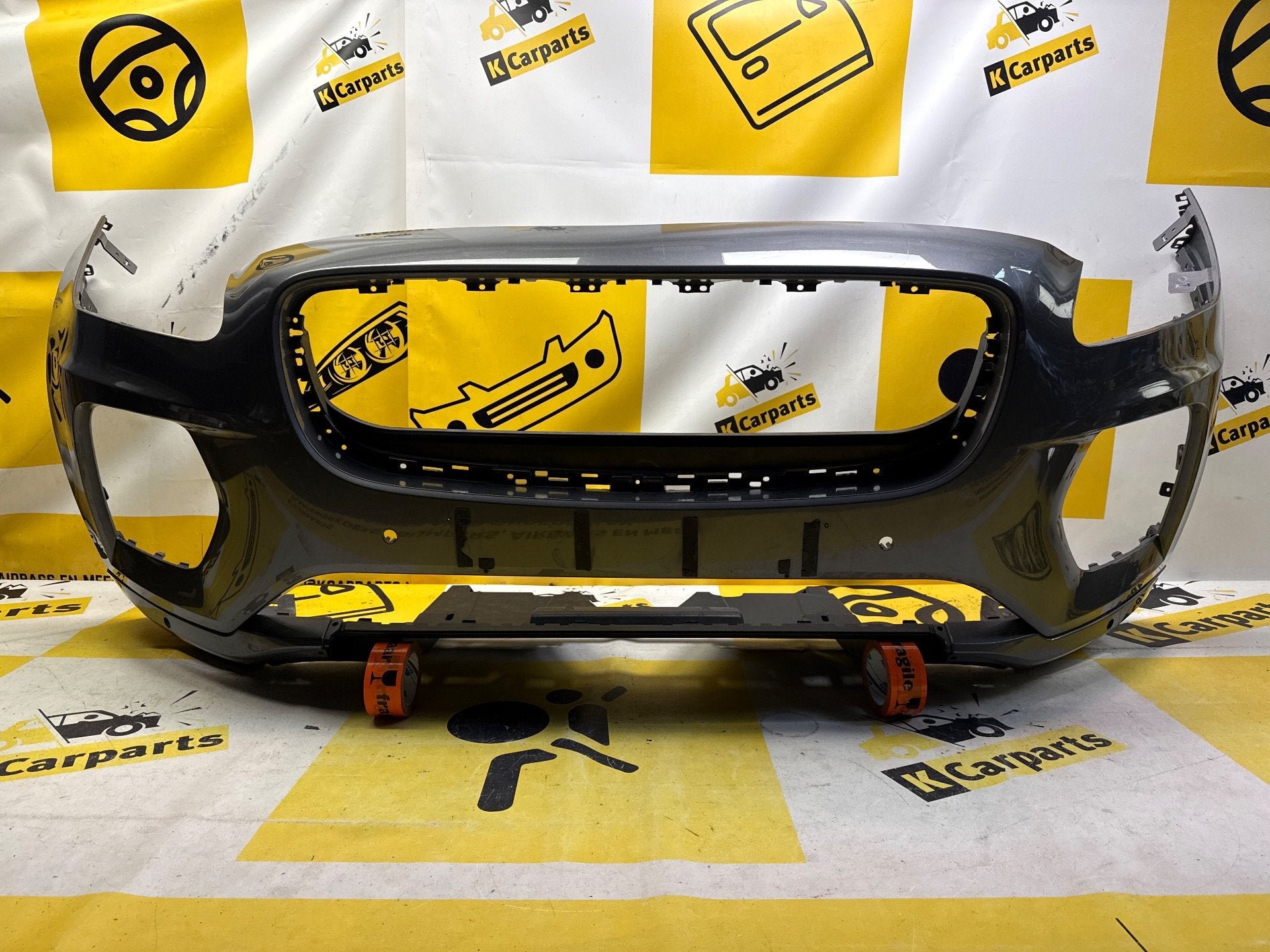 Jaguar E-Pace voorbumper J9C3-17F003-0 origineel, Auto-onderdelen, Gebruikt, Voor, Dpoffice@jaguarlandrover.com, Abbey Road, Whitley 1
CV3 4LF  Coventry