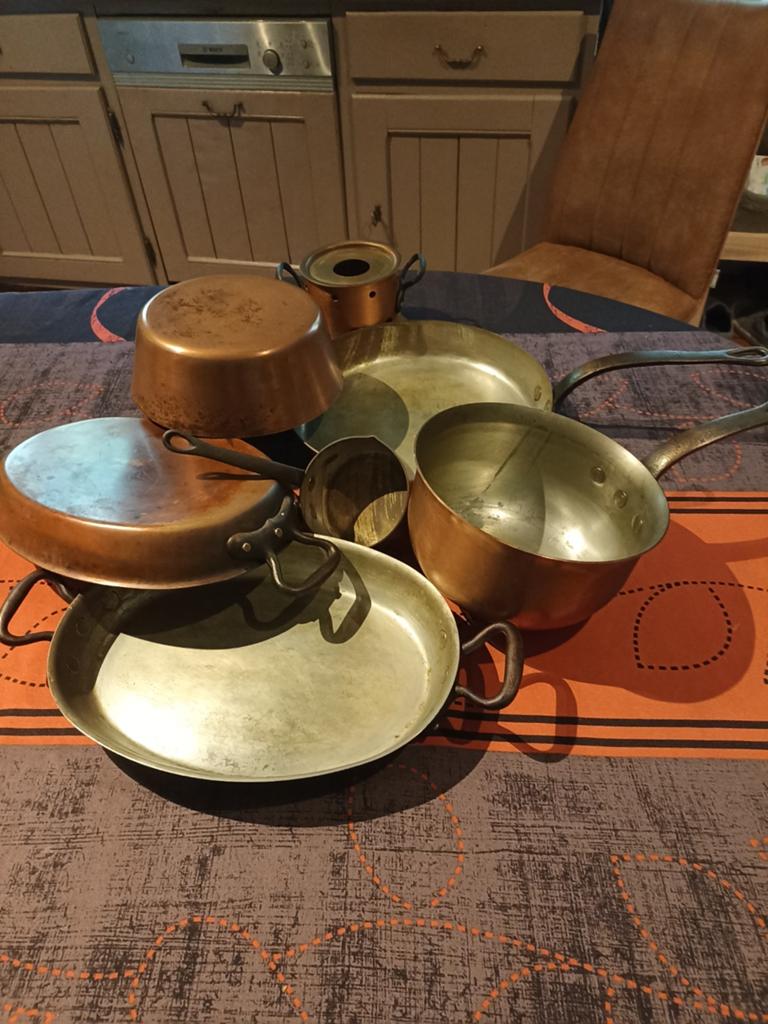 Koperen pannen, Ophalen
