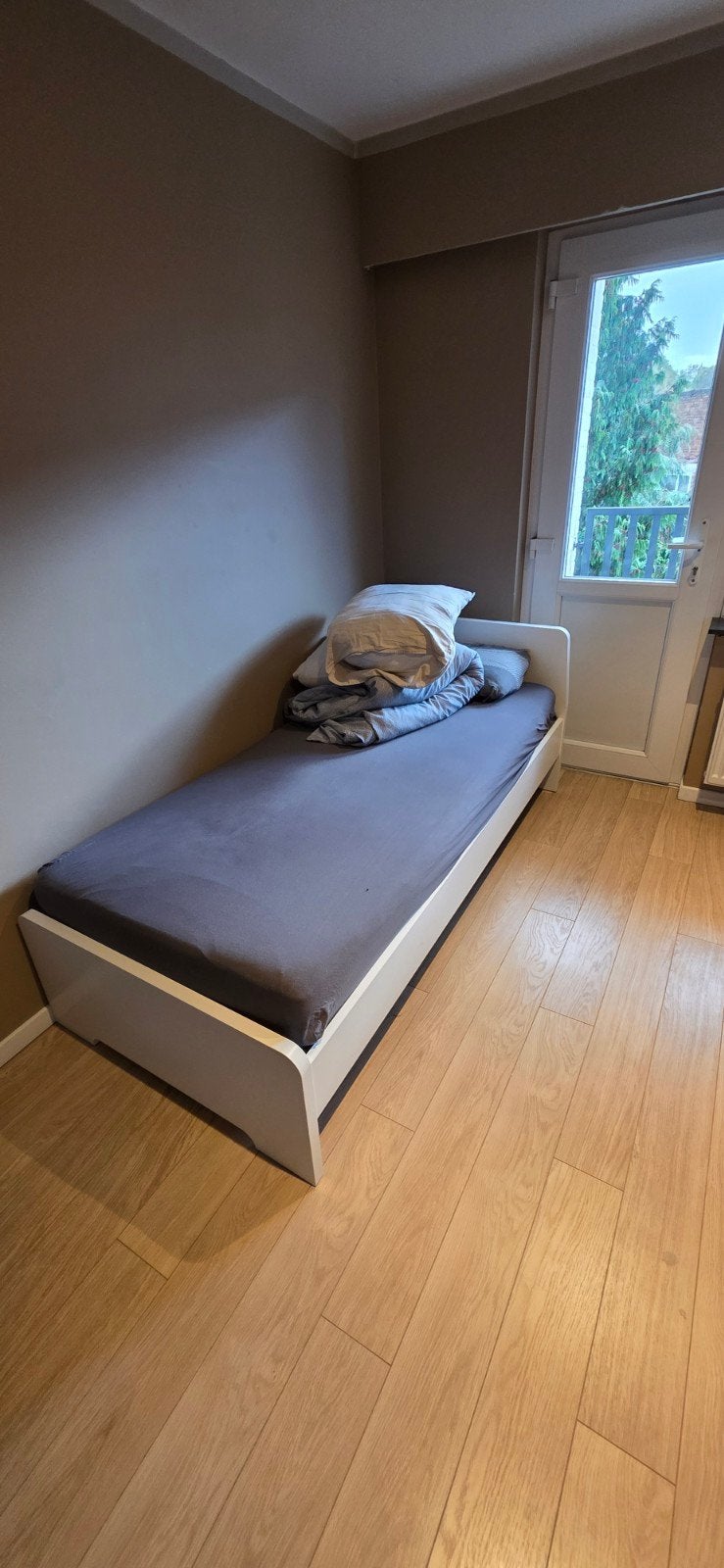 Eenpersoonsbed met matras – Goede staat, Enlèvement