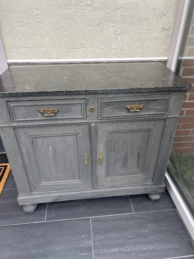 Kastje met marmeren blad, Enlèvement, Utilisé