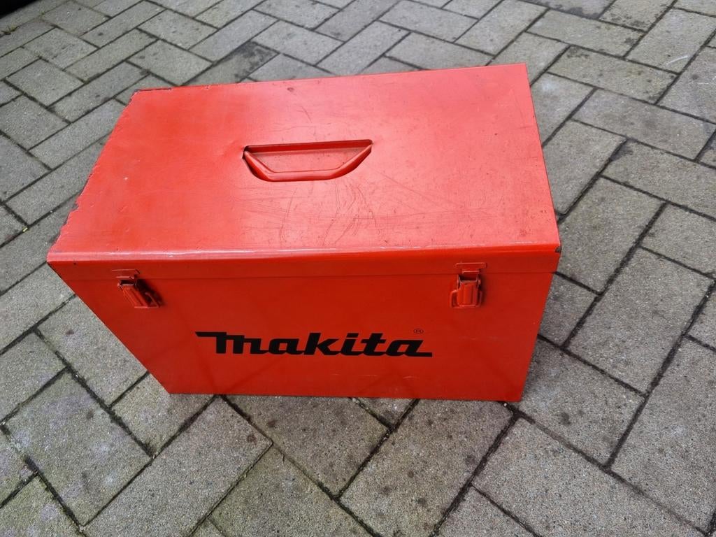 Makita gereedschapkist voor kettingzaag, Ophalen