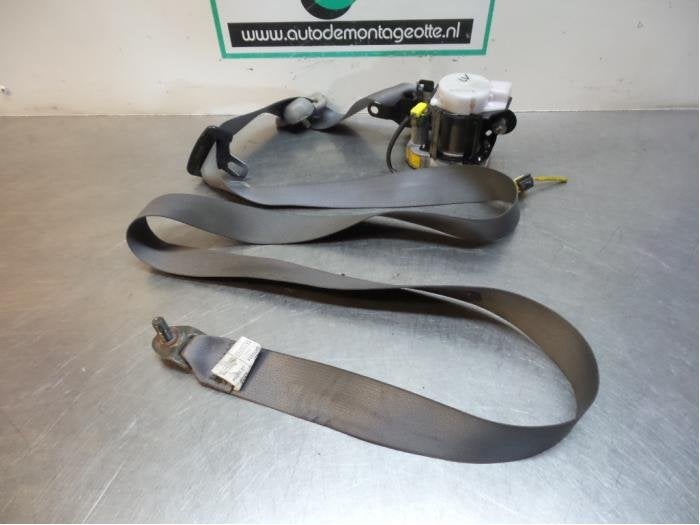 Ceinture de sécurité avant gauche d'un Suzuki Alto (Alto 0, -, 3 mois de garantie, Utilisé, -
