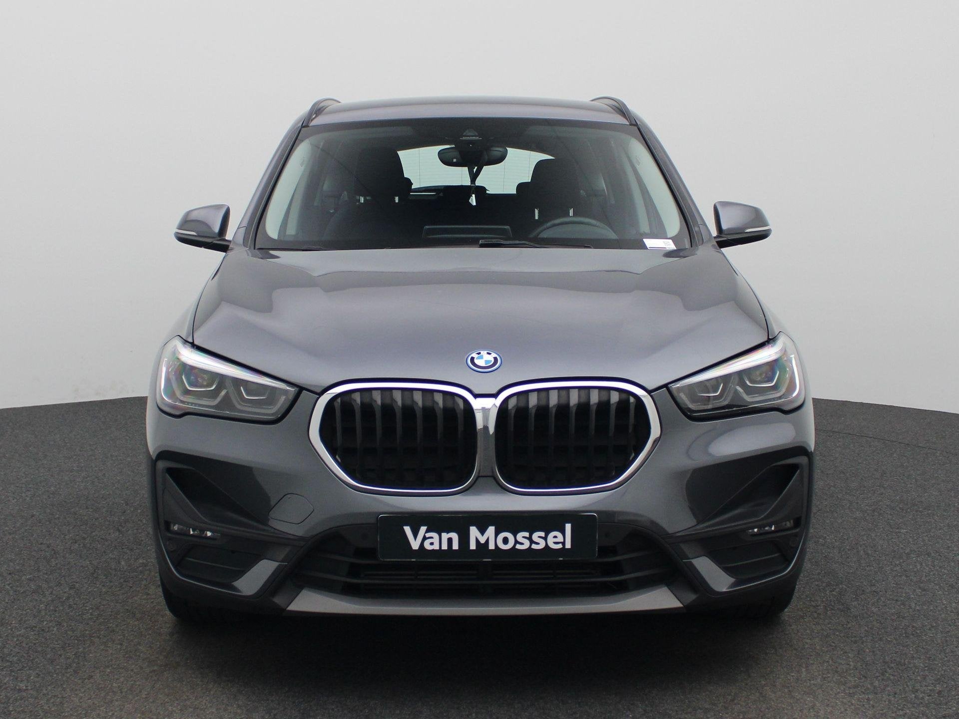 BMW X1 xDrive25e (162 kW), Stof, Gebruikt, 750 kg, https://public.car-pass.be/vhr/9e030f29-eb3a-4358-a186-0599c40d2638