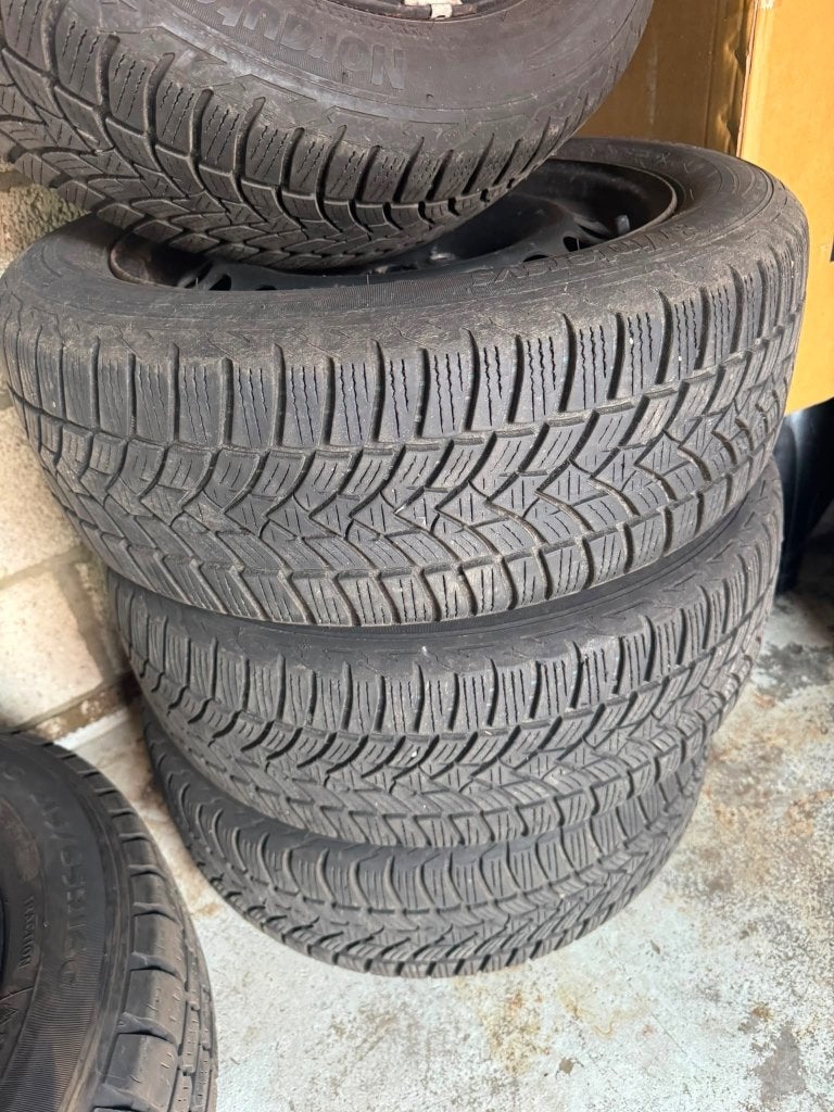 Winterset met stalen velgen voor volkswagen, Particulier, Te koop, Golf