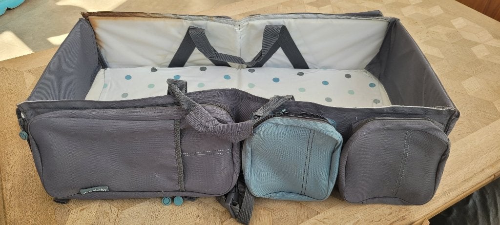 Handige 2-in-1 Draagbare Reiswieg & Luiertas Delta Baby, Grijs, Ophalen, Verzorgingstas, Schoudertas functie