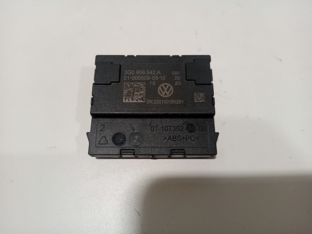 Regeleenheid Volkswagen Passat, Onderdelen@venauto.nl, Van der Ven Autorecycling B.V., Gebruikt, Ettenseweg 76, 4706 PB Roosendaal, The Netherlands