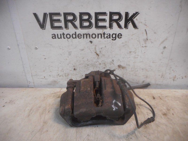 REMKLAUW LINKS VOOR Mercedes-Benz C (W203) (01-2000/02-2007), Gebruikt, Sodener Straße 9
65824  Schwalbach, DE, Mercedes-Benz