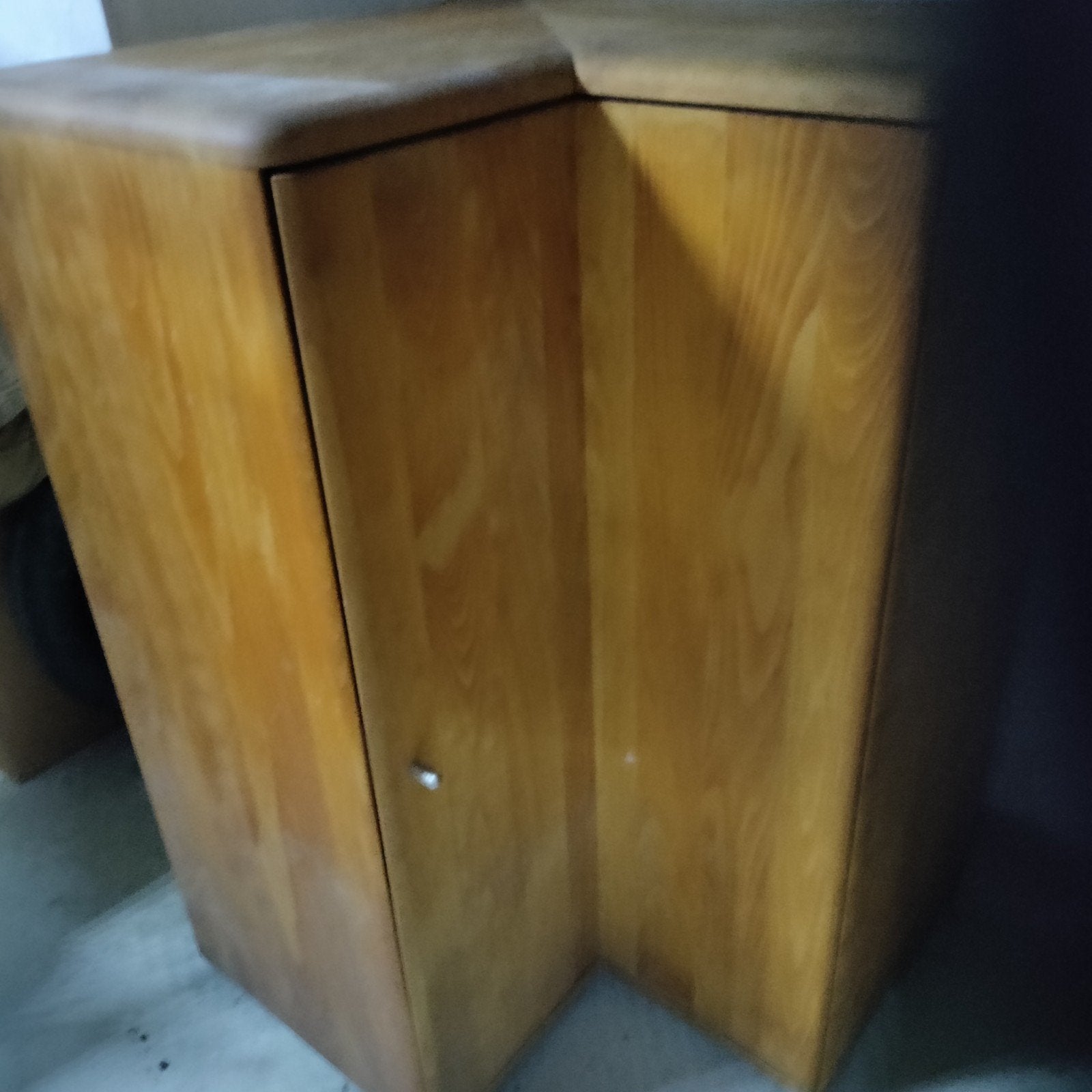 Hoekkast in vol hout, Ophalen