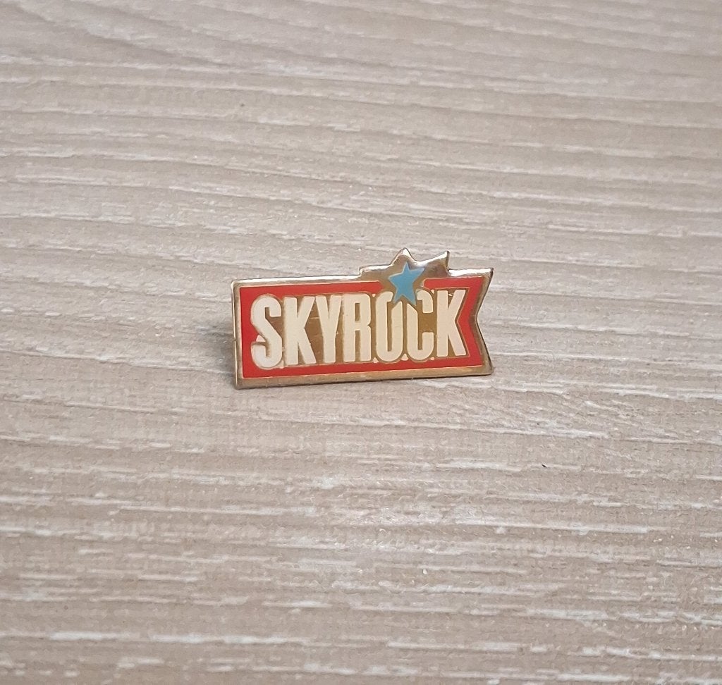 PIN - SKYROCK, Verzenden, Gebruikt, Overige onderwerpen, Speldje of Pin