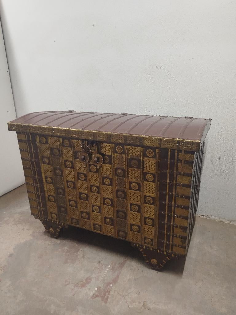 Prachtig Indische bruidsschatkist met gehamerd koper details, Overige houtsoorten, 50 tot 100 cm, 125 cm of meer, Ophalen of Verzenden