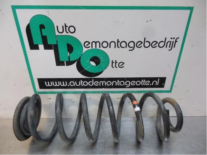 Schroefveer achter van een Volkswagen Golf Plus (Golf Plus 0, Gebruikt, -, Volkswagen, -