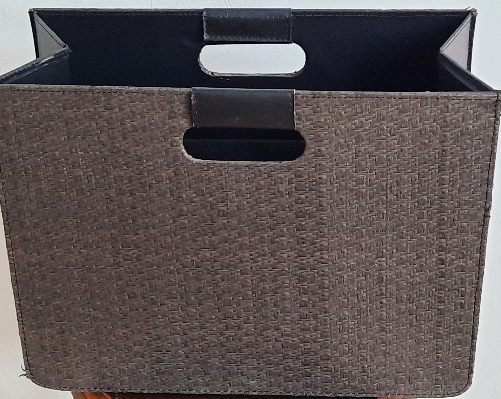 Porte journaux, Noir