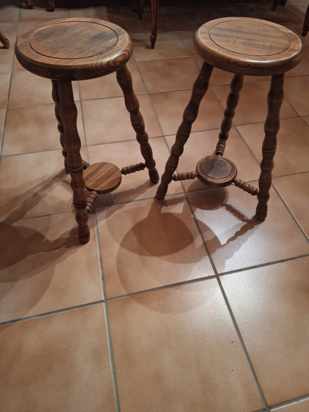 2 tabouretjes, Enlèvement