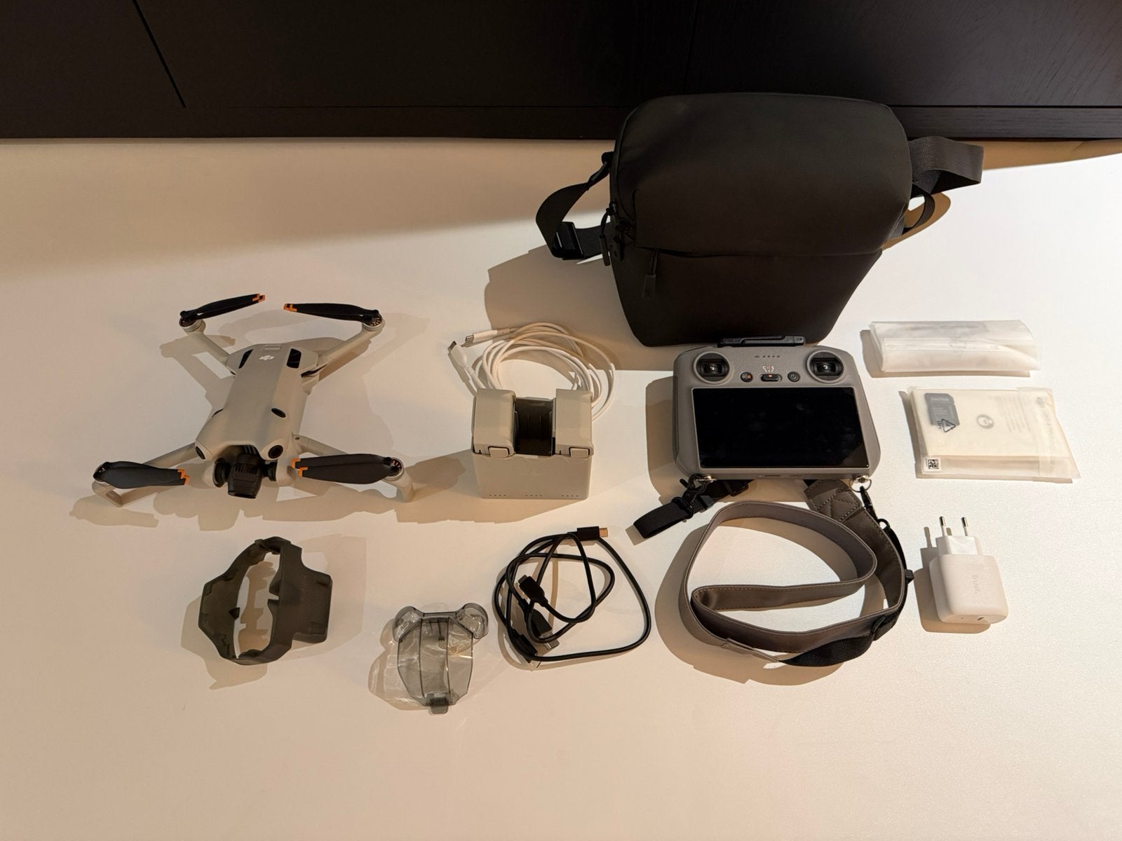 DJI MINI 4 PRO Smart controller FMC- nieuwstaat - garantie, Audio, Tv en Foto, Drones, 30 tot 45 minuten, Cameradrone, 5 tot 10 kilometer