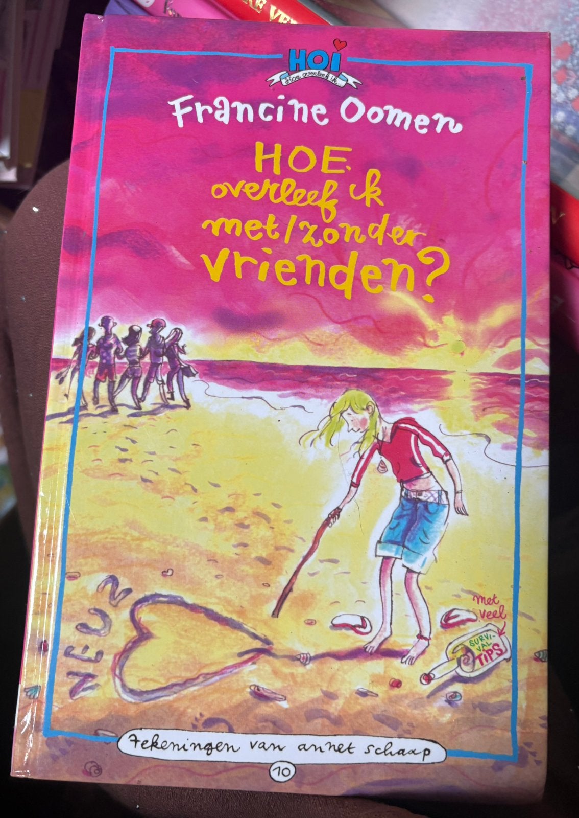Boek: Hoe overleef ik met/zonder vrienden?-Francine Oomen, Ophalen of Verzenden, Nieuw