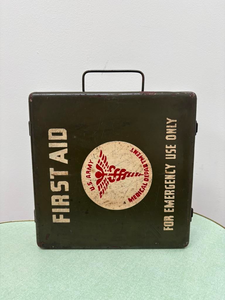 Original WW2 U.S. Army First Aid Metal Box, Verzamelen, Ophalen, Overige soorten, Overige typen