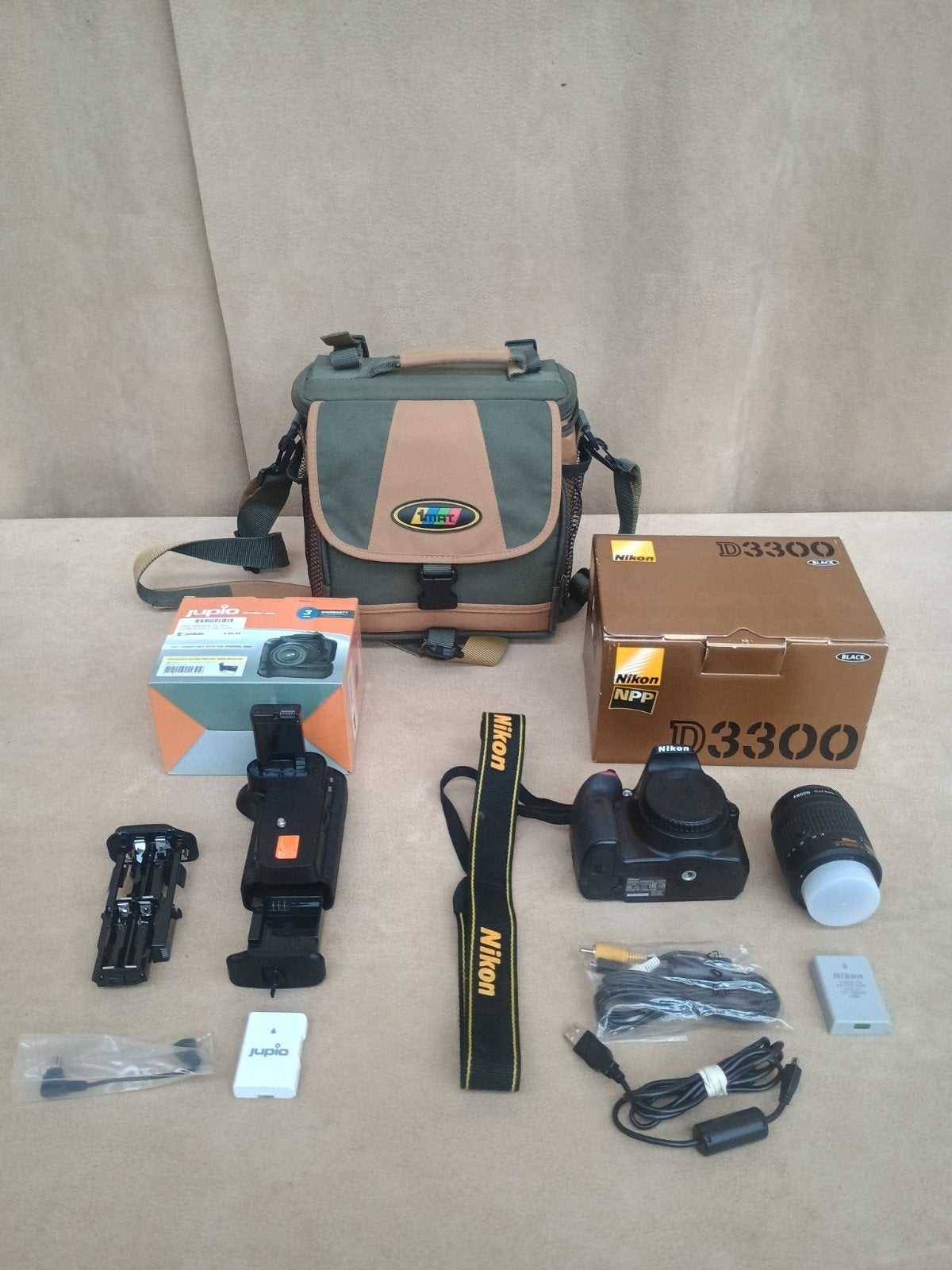 Nikon D3300 DSLR + 18-55 mm vr - kit complet, Enlèvement ou Envoi, Batterie, Nikon
