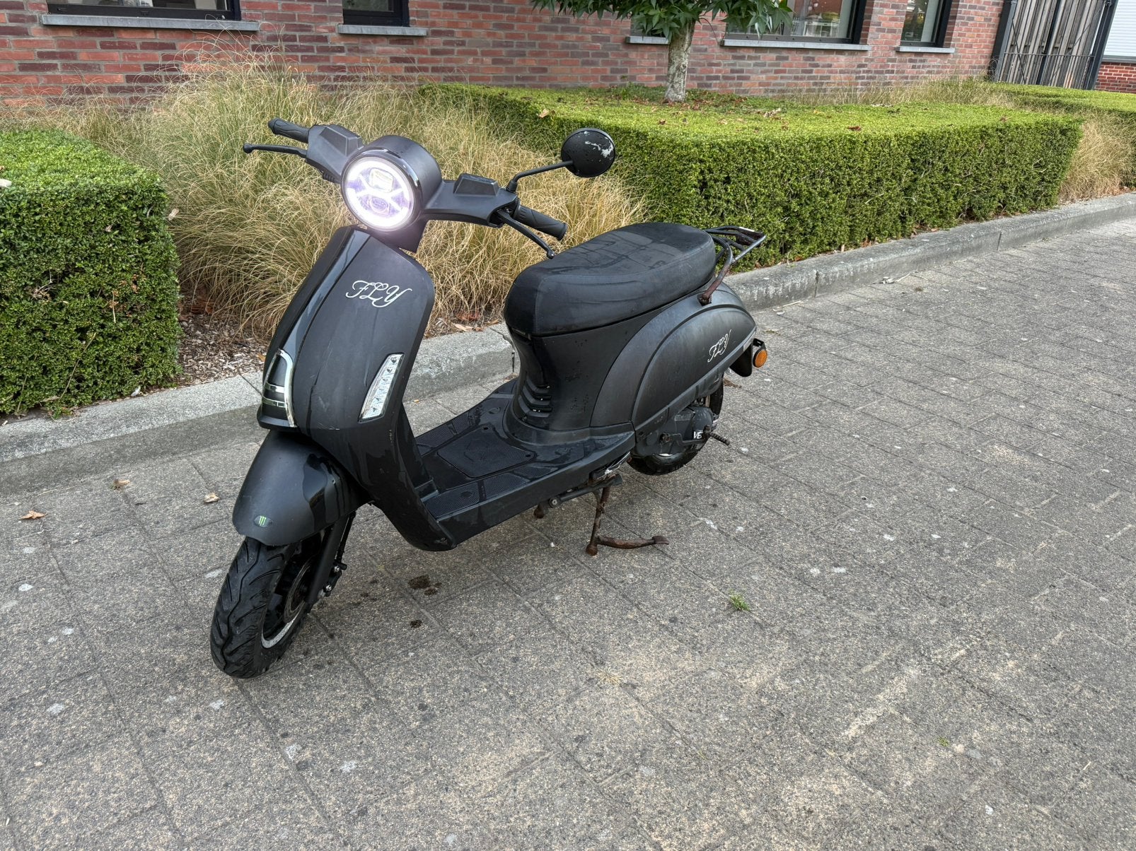 razzo Latina 50cc Klasse A – Bouwjaar 2016, Fietsen en Brommers, Ophalen, Zo goed als nieuw