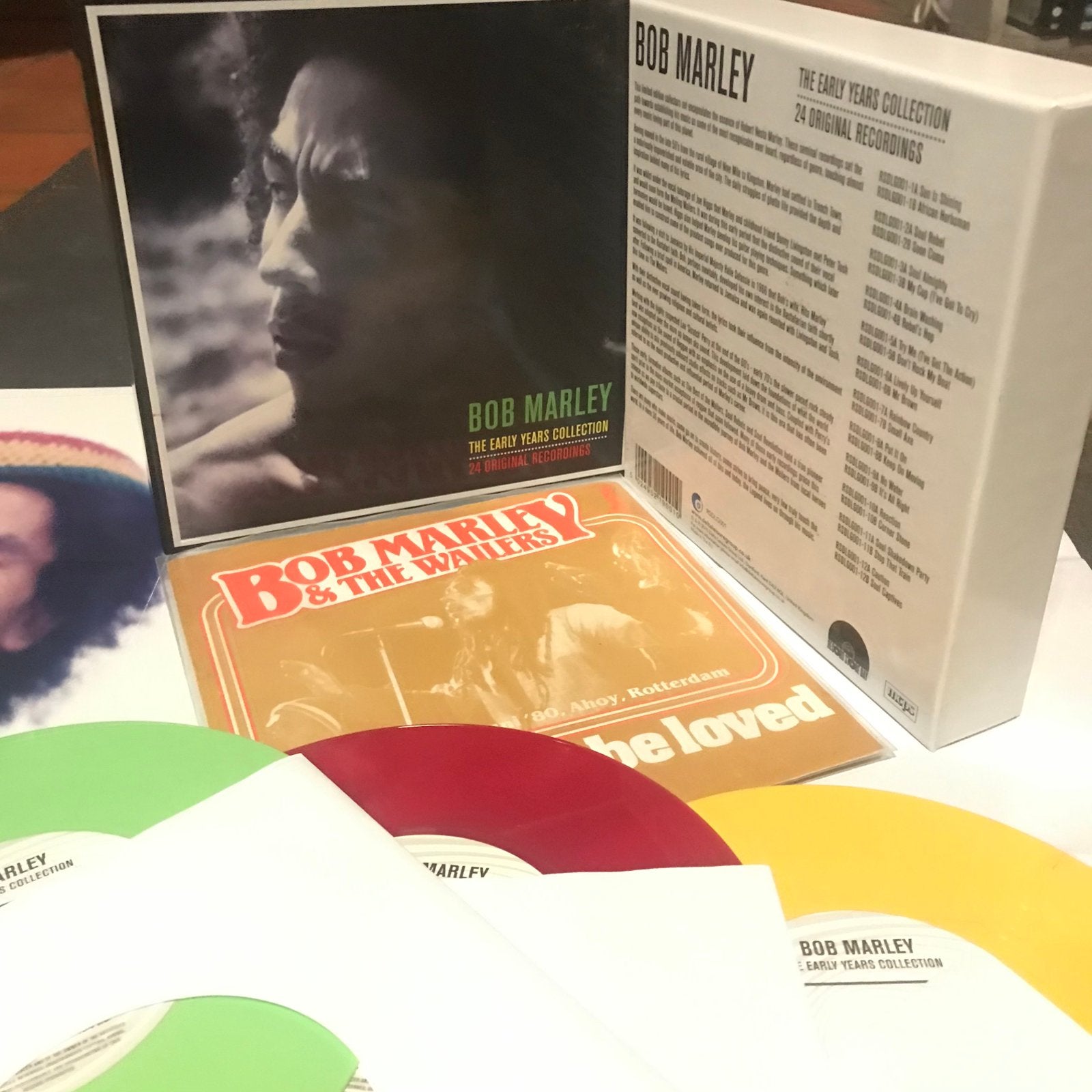 Vinyl Bob Marley vinyl singel Box + extra single, CD & DVD, DVD | Cabaret & Sketchs, Comme neuf, Enlèvement ou Envoi