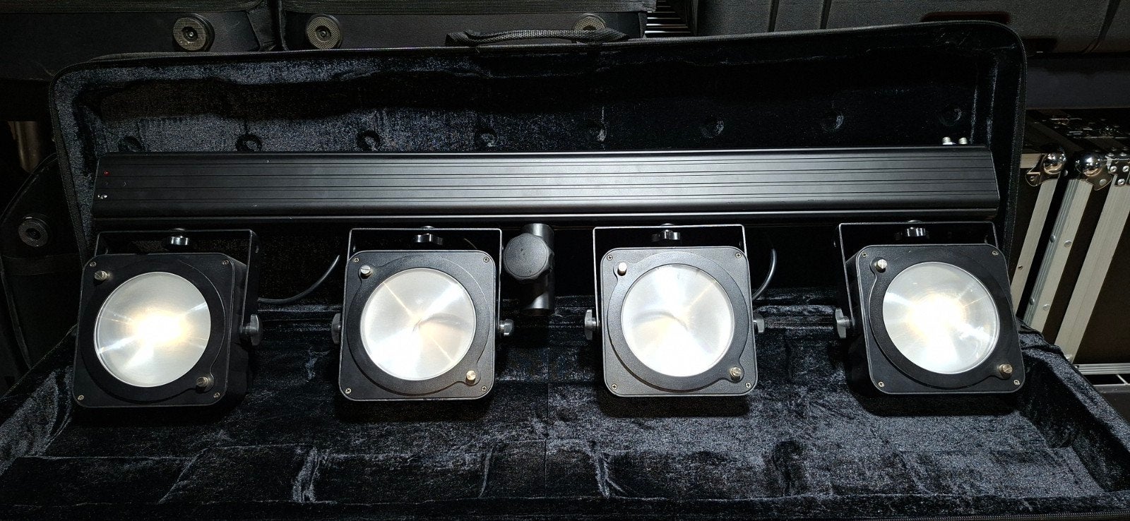 3x jb systems cob 4 bar rgbw ( lees de omschrijving), Muziek en Instrumenten, Ophalen, Zo goed als nieuw, Licht, Geluidgestuurd