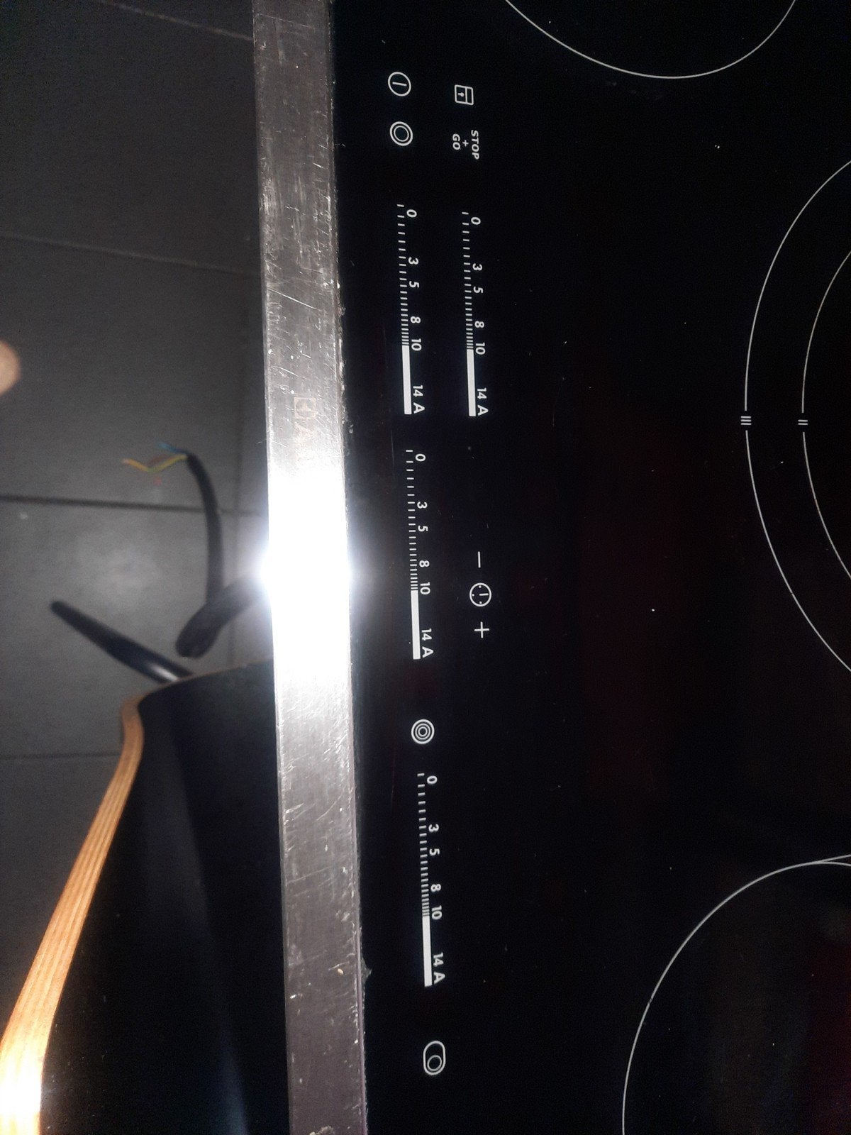 Plaque de cuisson vitro céramique AEG en très bon état 77×52