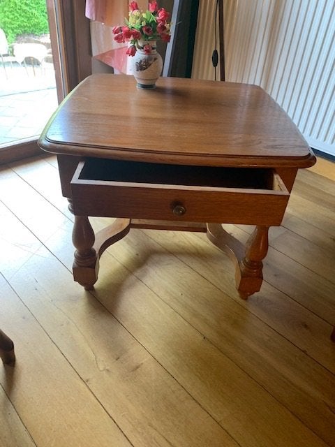 Table basse carrée en chêne foncé, Maison & Meubles, 50 à 100 cm, Carré, Enlèvement, Utilisé
