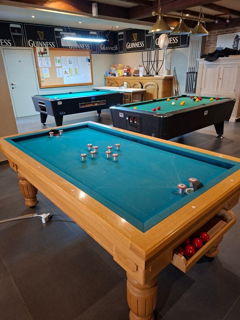 Biljarts en voetbaltafels., Sport en Fitness, Ophalen, Zo goed als nieuw, Biljarttafel