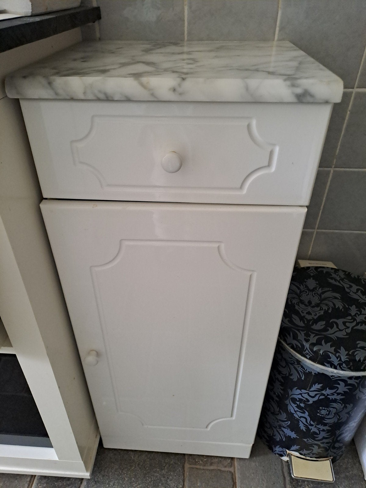 petit meuble d'appoint en pvc et marbre, Enlèvement, Utilisé, Vintage