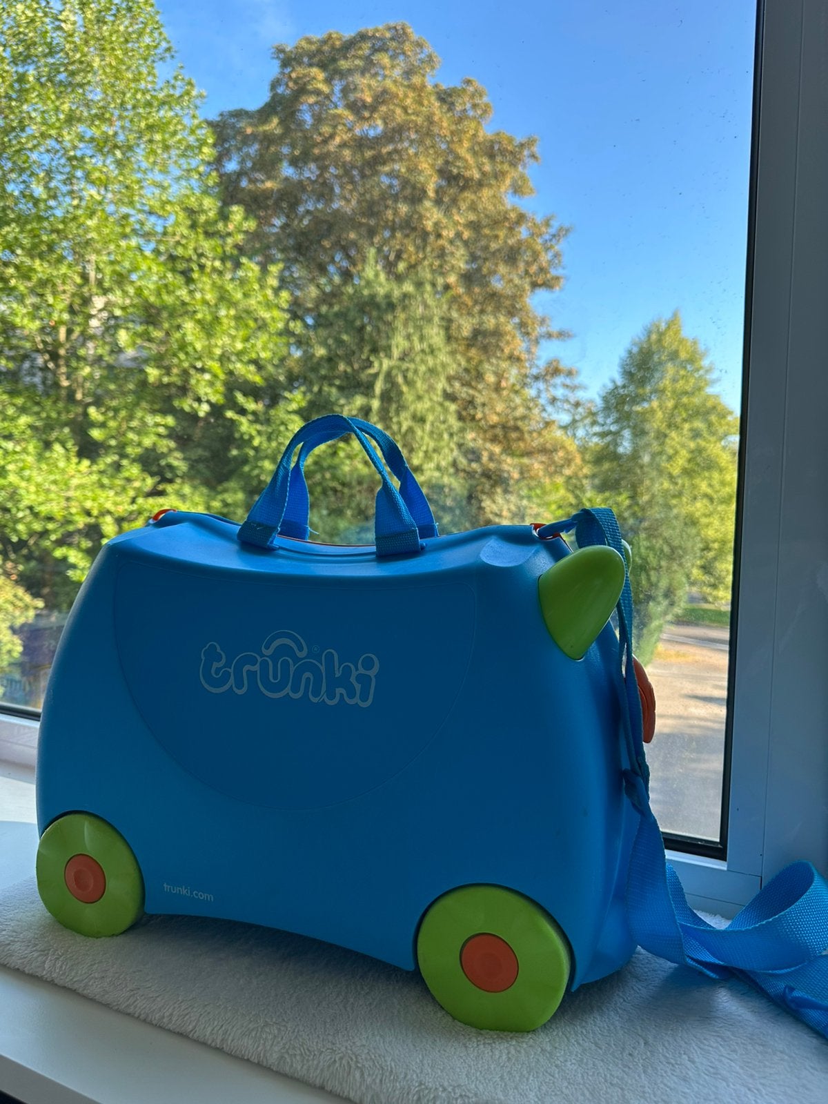 Valise enfant porteur Trunki bleue (modèle Terrance), Bijoux, Sacs & Beauté, Valises, Enlèvement, Comme neuf, Roulettes