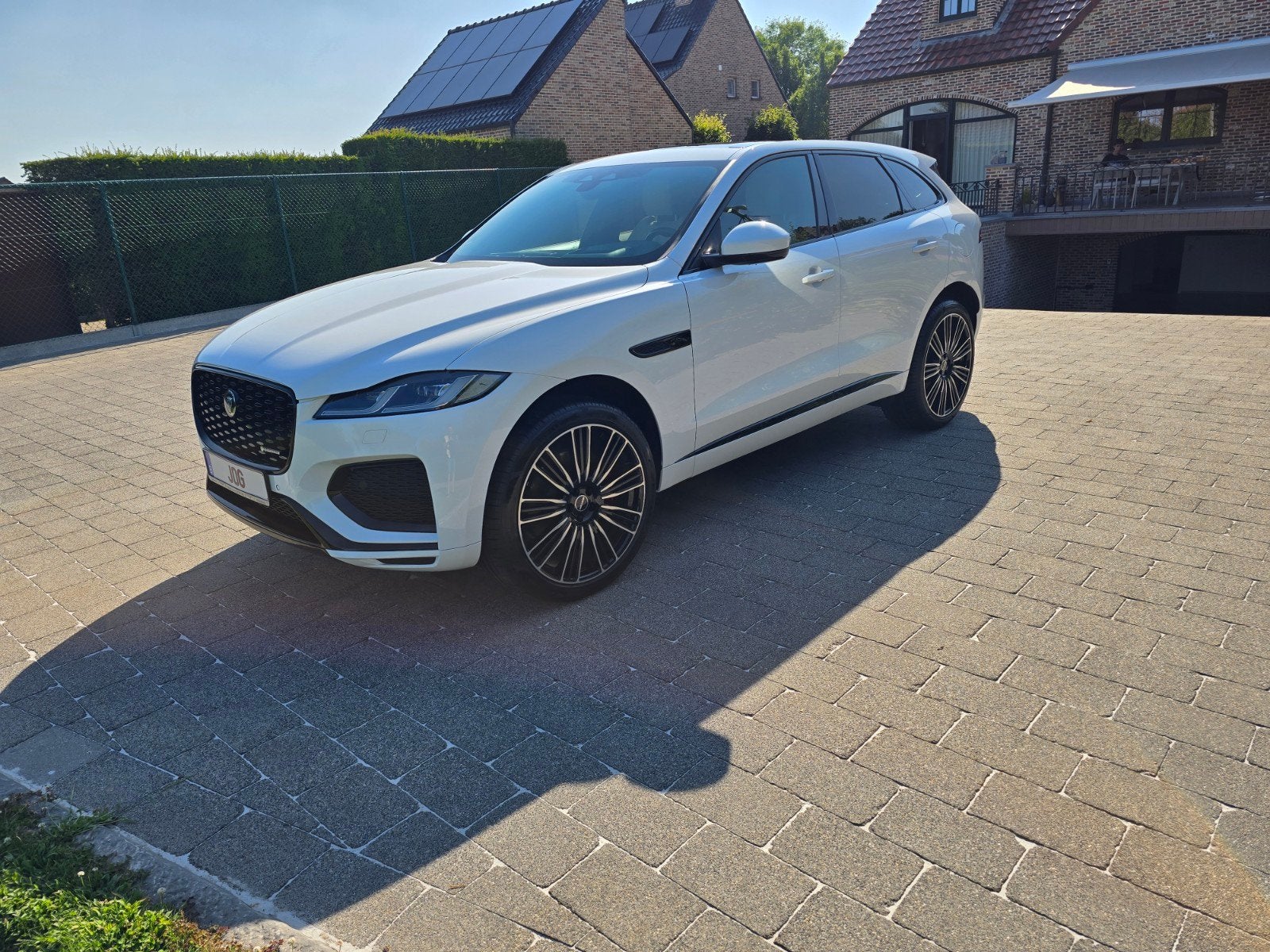 Jaguar F-Pace P400e R-Dynamic SE | Panorama | 2 sets velgen, Autos, Mercedes-Benz, Particulier, 4x4, Caméra de recul, Régulateur de distance