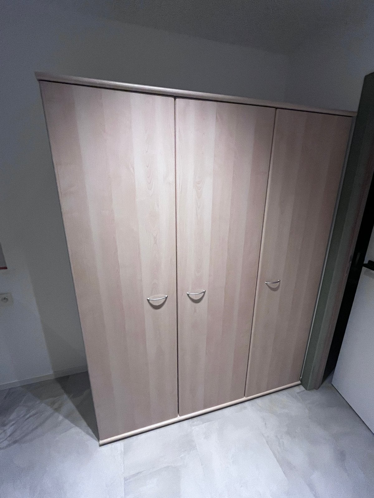 Kinderkamer: Kleerkast + bed + nachtkastje, Ophalen, Gebruikt