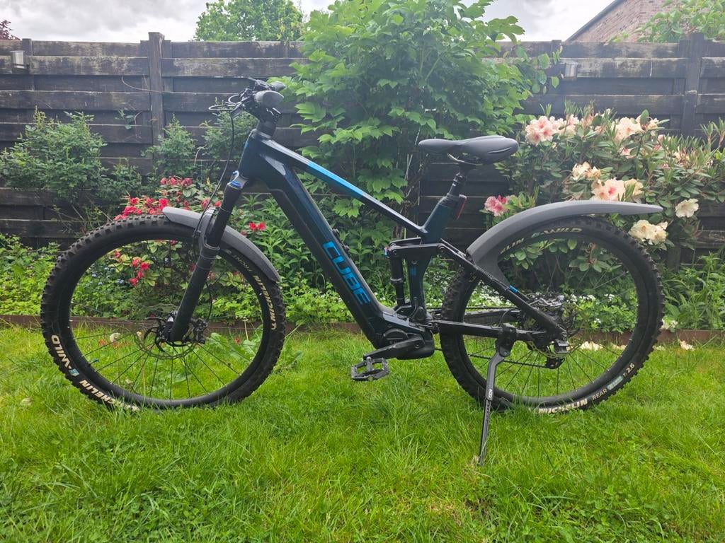 Velo electrique Cube full suspendu