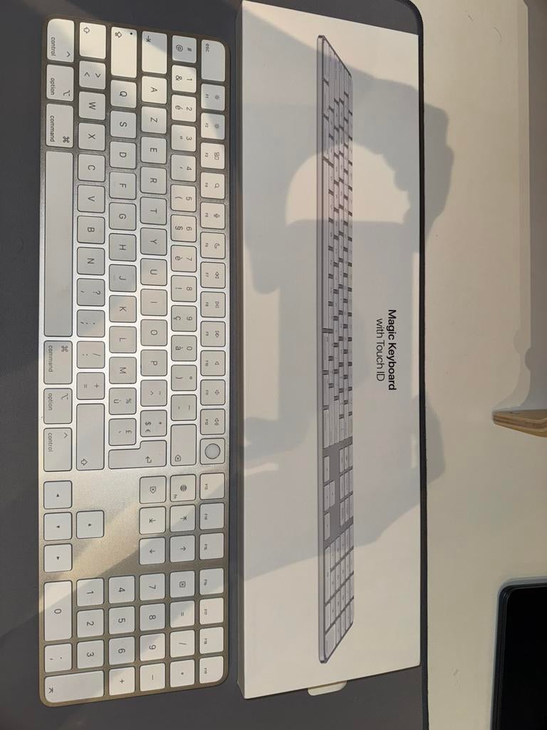 Magic Keyboard Apple, Computers en Software, Ophalen, Zo goed als nieuw