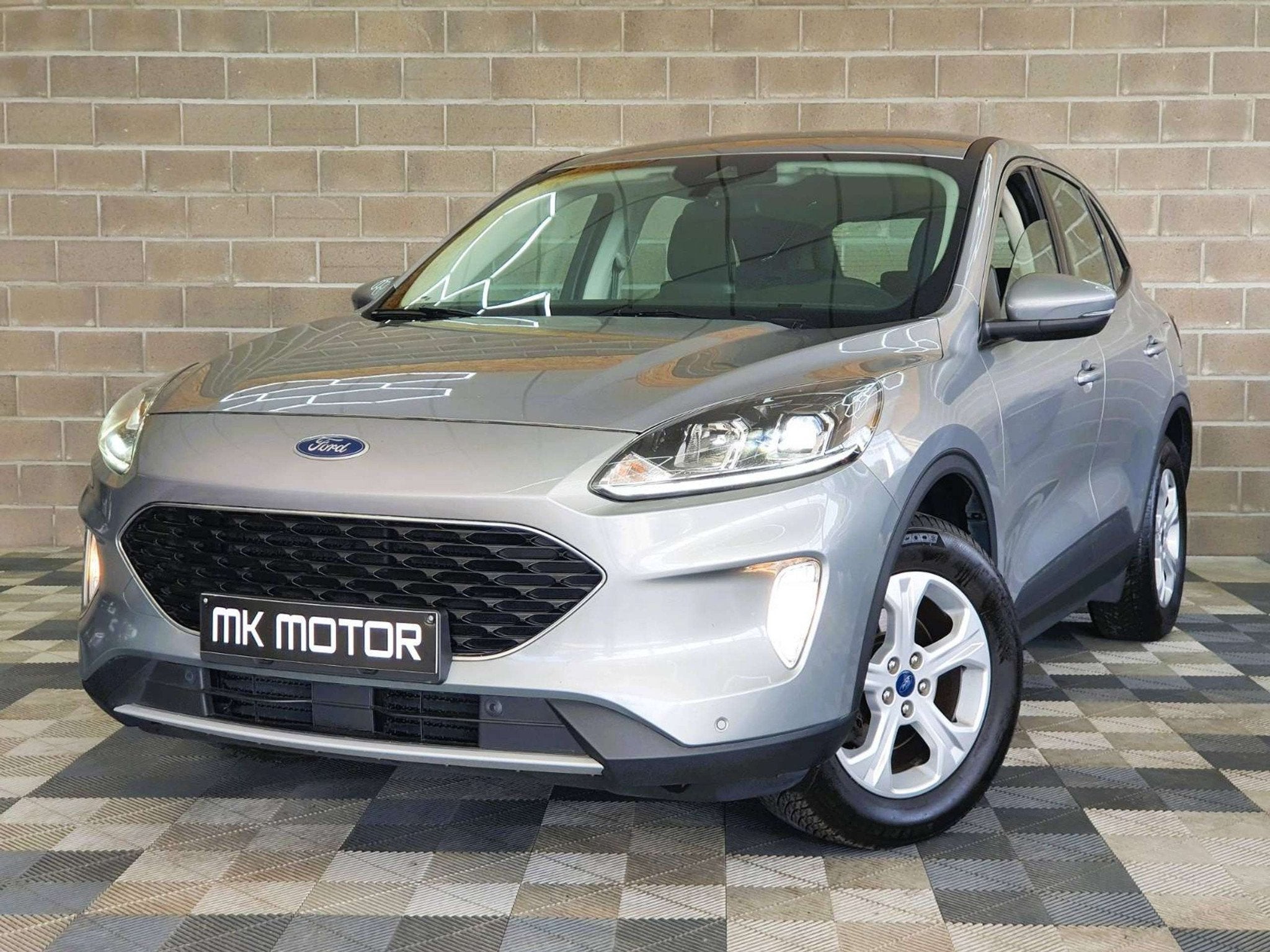 Ford Kuga 1.5 ESSENCE 120CV - GPS - CRUISE - S.CHAUFF, Argent ou Gris, Achat, Euro 6, Entreprise