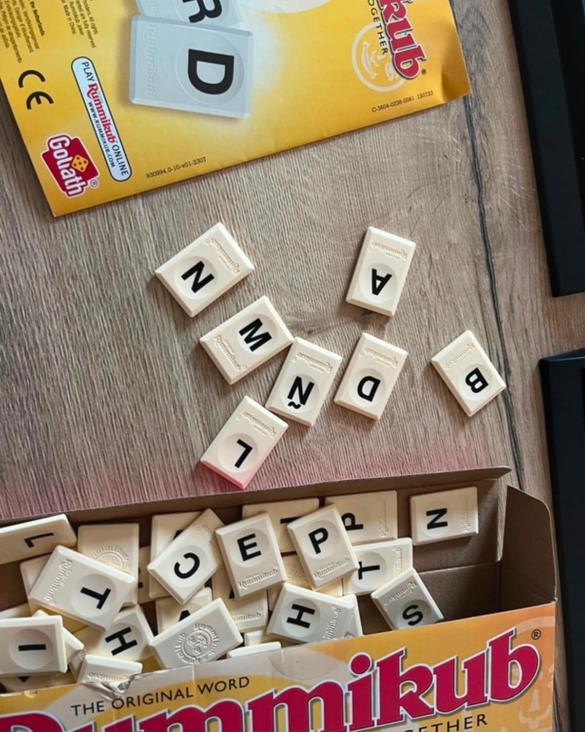 Rummikub Word – Compleet en in nette staat!, Hobby en Vrije tijd, Gezelschapsspellen | Kaartspellen, Drie of vier spelers, Ophalen