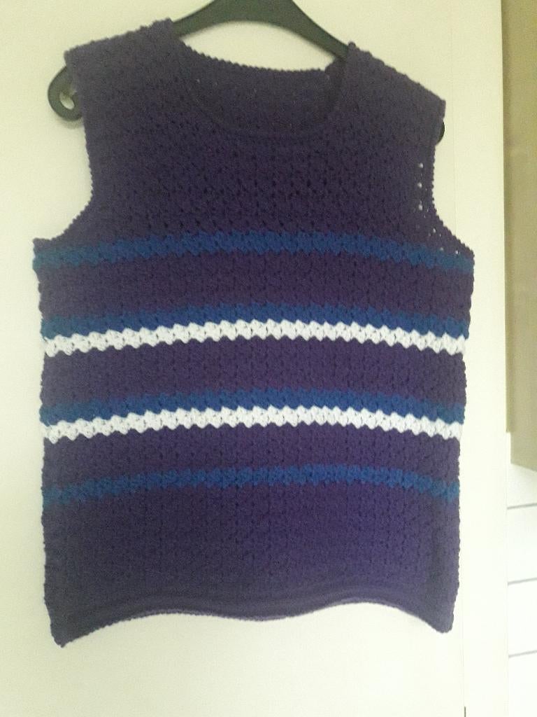 Nieuw, met de hand gehaakt pulltje zonder mouwen., Hobby & Loisirs créatifs, Tricot & Crochet, Enlèvement ou Envoi, Neuf, Crochet