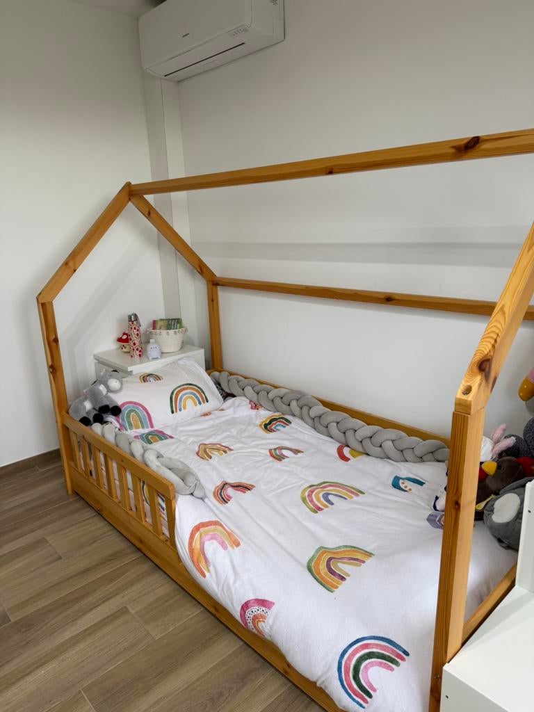 Lit cabane et son matelas, 85 à 100 cm, Enlèvement, Matelas, 180 cm ou plus