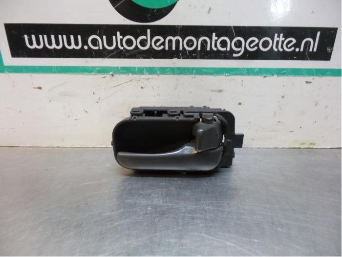 Poignée portière 4portes avant droite d'un Nissan X-Trail, -, Utilisé, -, Nissan