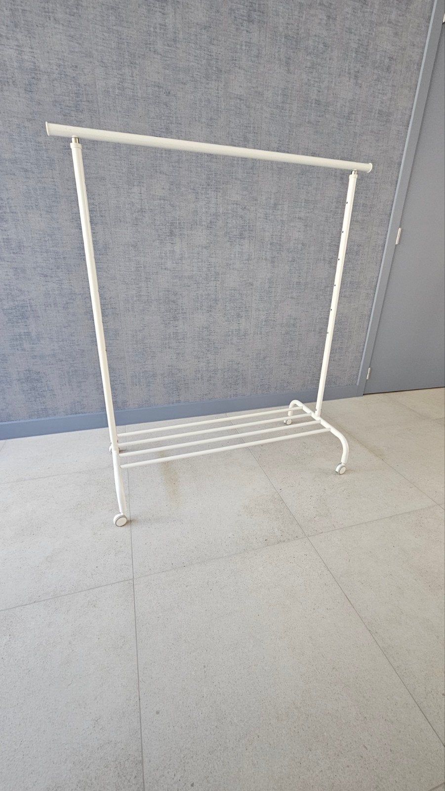 Kleidingrek ikea Rigga, Vêtements | Femmes, Portants à vêtements, Enlèvement