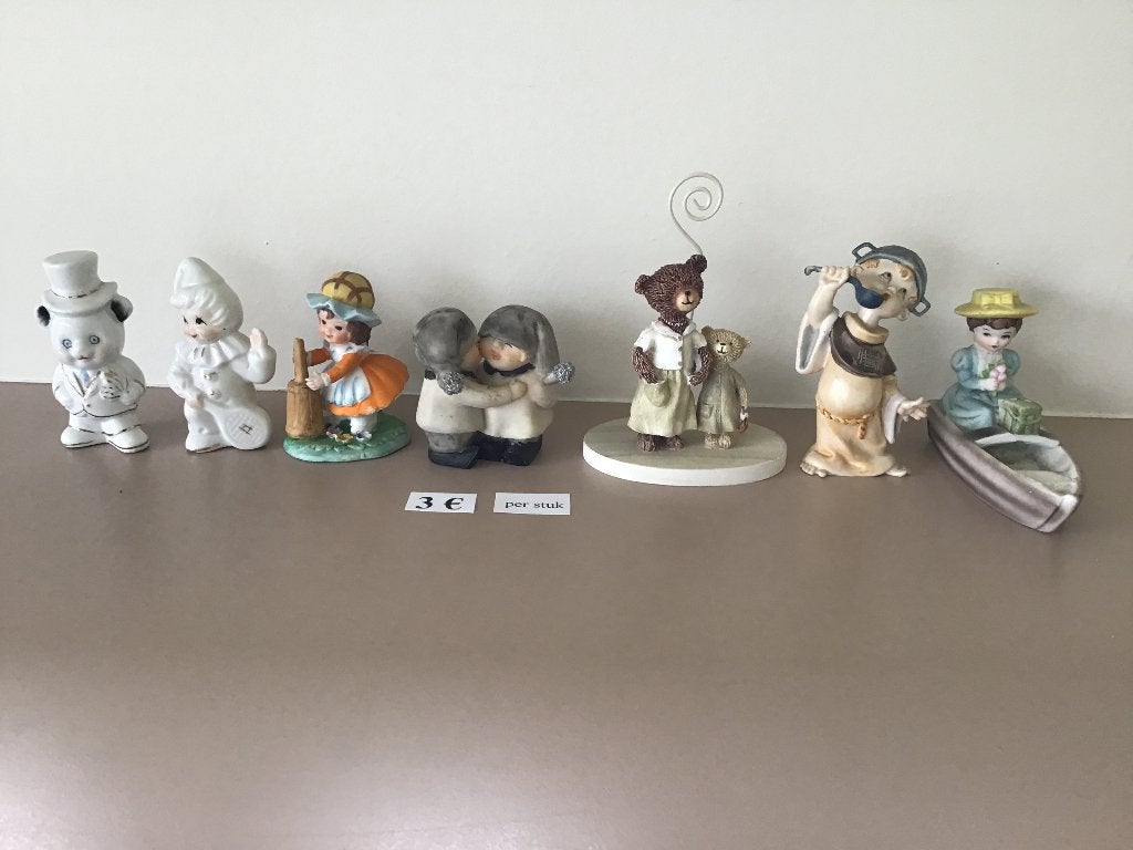 10 tal kleine beeldjes aan 2 of 3 euro per stuk, Antiek en Kunst, Curiosa en Brocante, Ophalen of Verzenden
