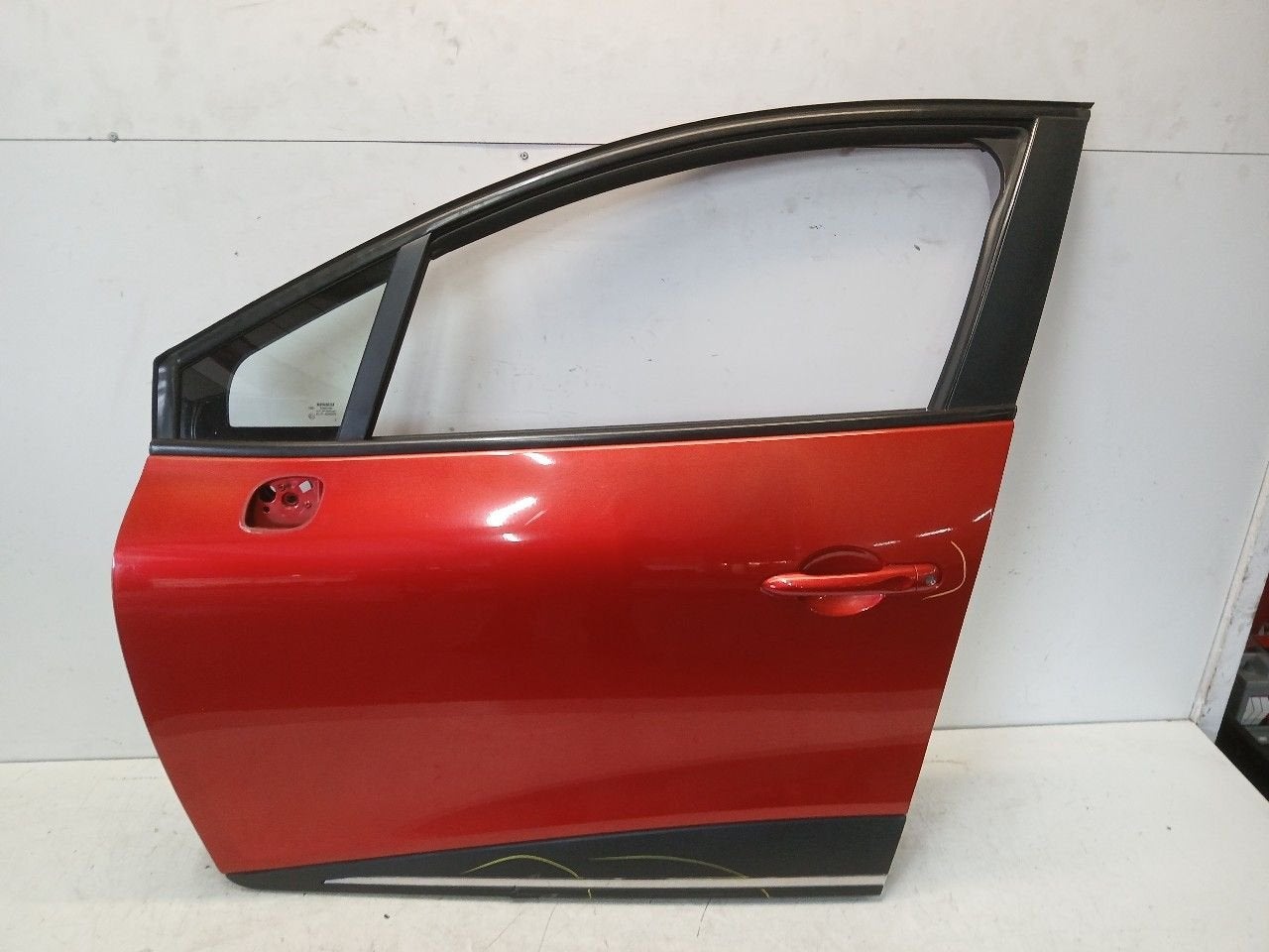 Portier links voor Renault Clio, Auto-onderdelen, Onderdelen@venauto.nl, Van der Ven Autorecycling B.V., Gebruikt, Ettenseweg 76, 4706 PB Roosendaal, The Netherlands