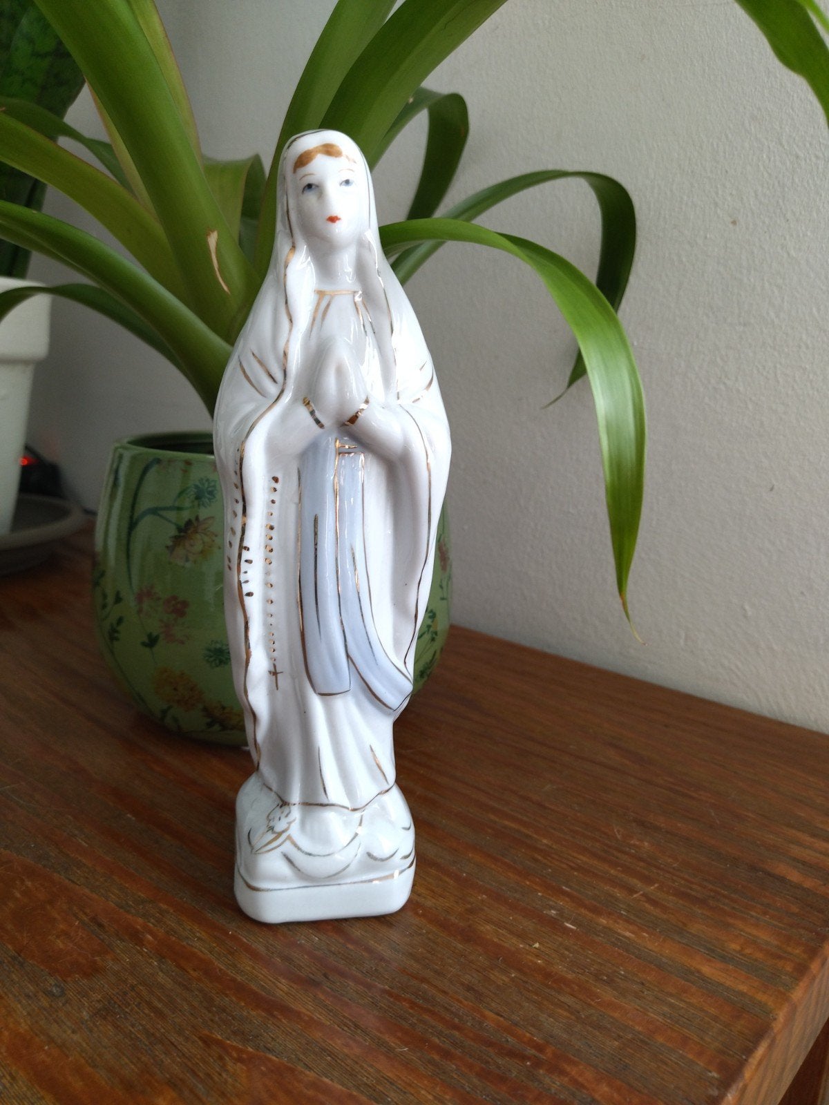 Beeldje Maagd Maria Onze Lieve Vrouw van Lourdes fijn porsel, Antiek en Kunst, Antiek | Religieuze voorwerpen, Ophalen of Verzenden