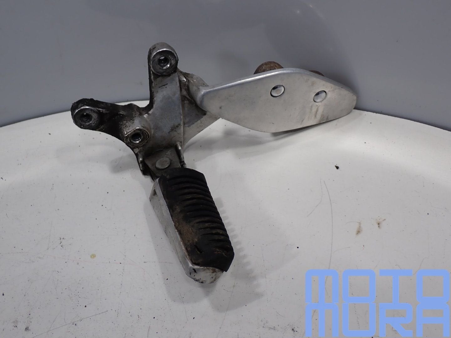 Repose-pied gauche avec support pour la Yamaha YZF1000R Thun, Motos, -, Utilisé, -, -
