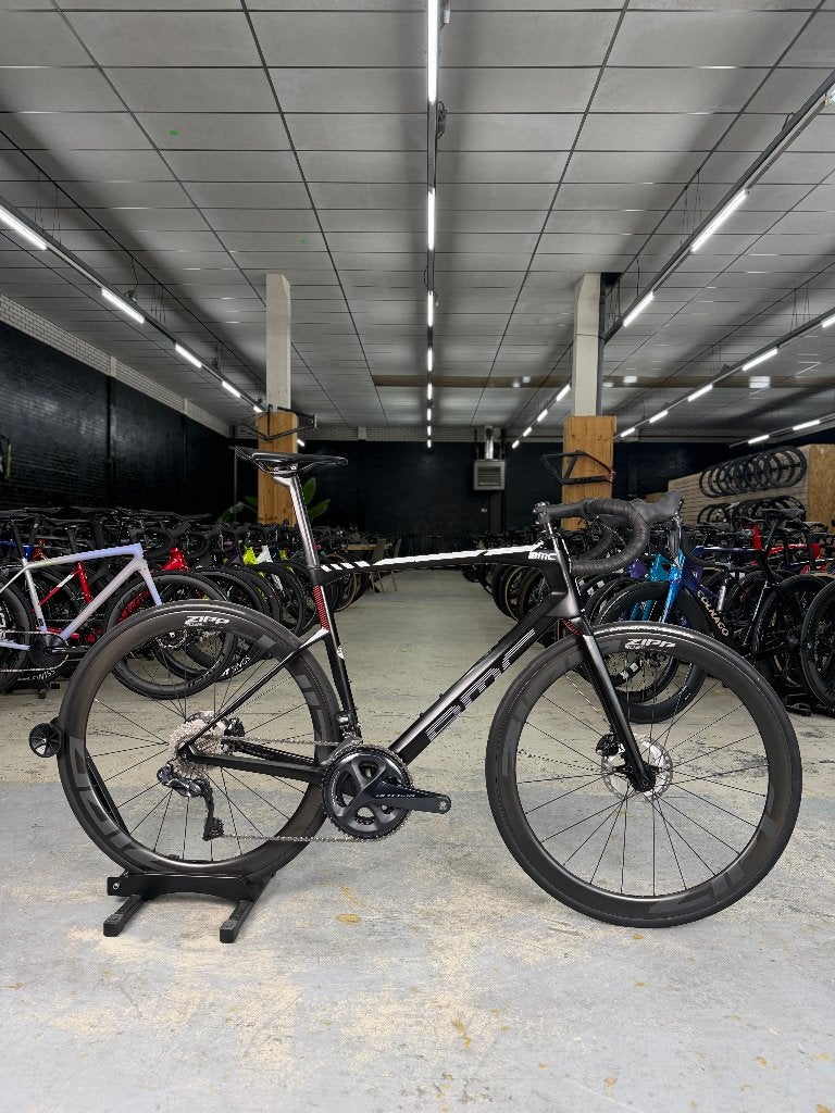 BMC Roadmachine 02 ONE Di2 Carbon Racefiets, Ophalen of Verzenden, Zo goed als nieuw