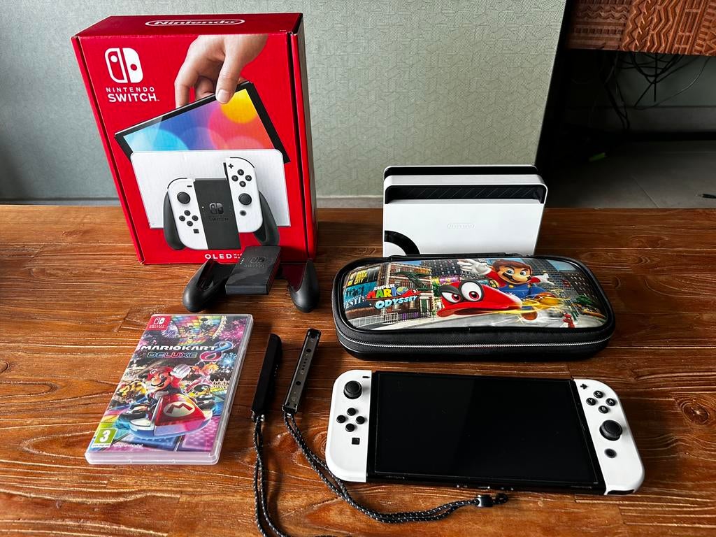 Nintendo Switch Oled model + Mario Kart 8 Deluxe, Games en Spelcomputers, Ophalen, Zo goed als nieuw, Switch OLED
