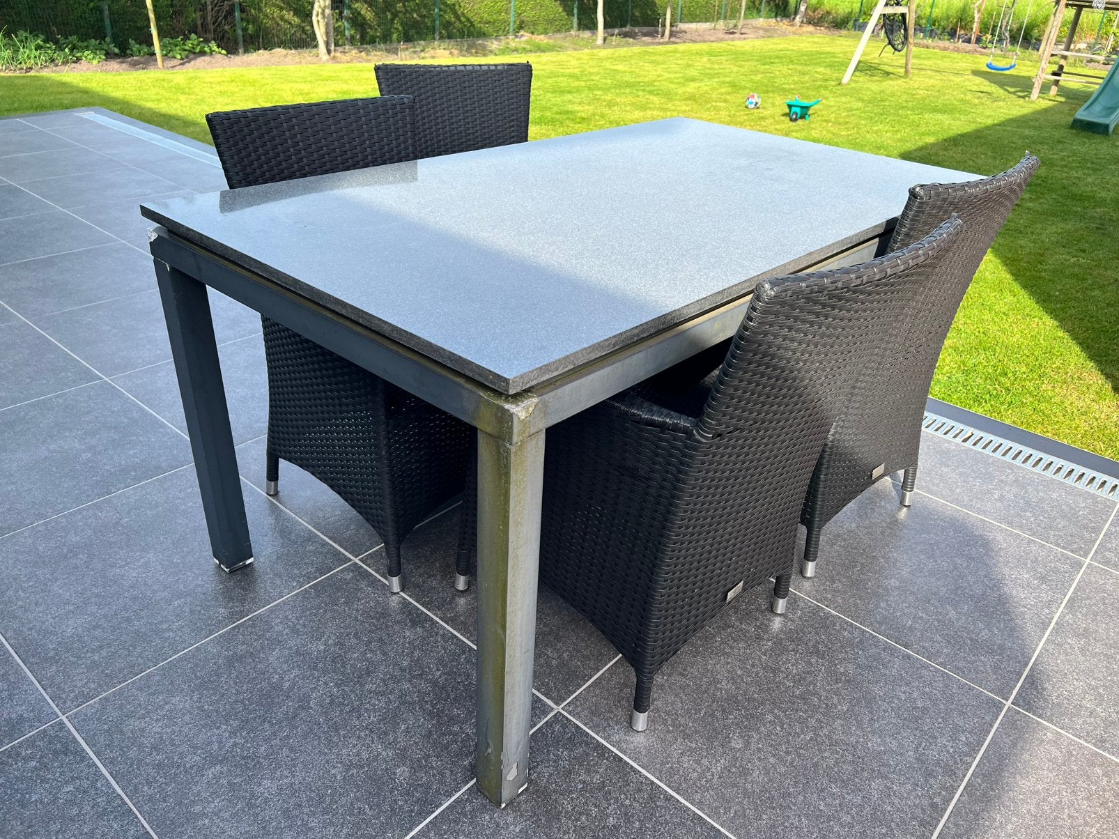 Tuintafel met stoelen, Ophalen