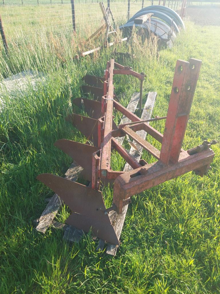 Charrue à chaume 6 ciseaux, Articles professionnels, Agriculture | Outils, Enlèvement